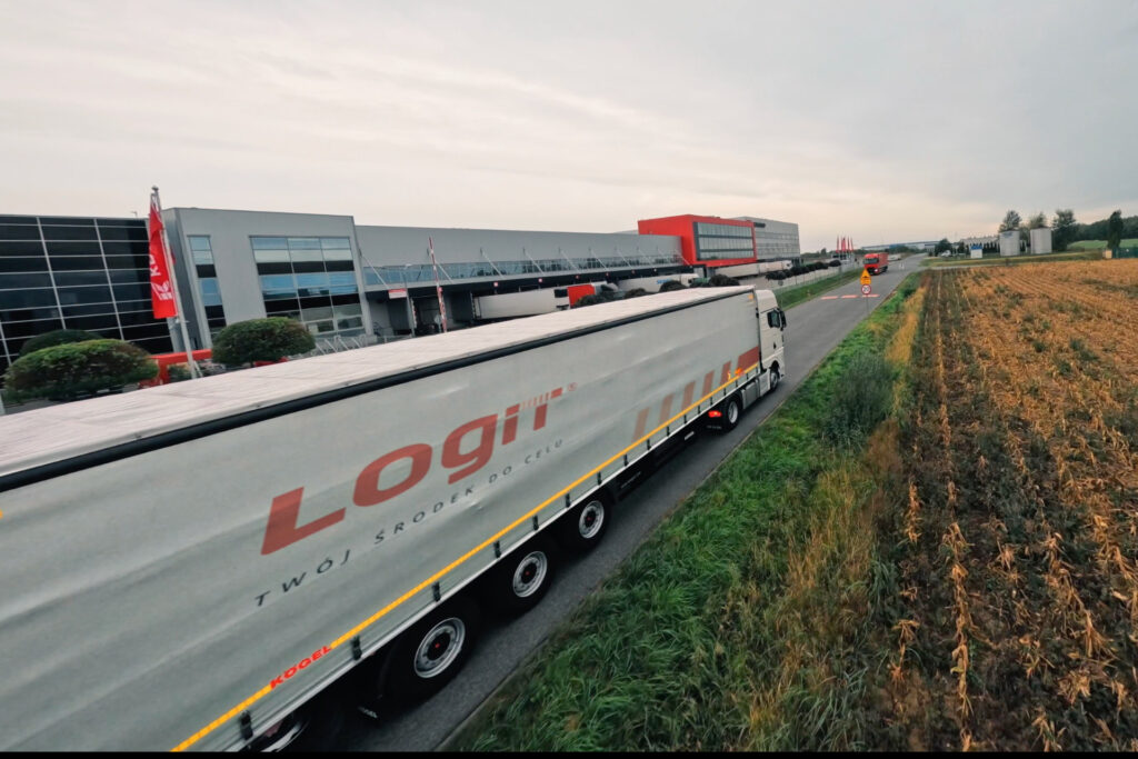 ciężarówka w transporcie krajowym Logit